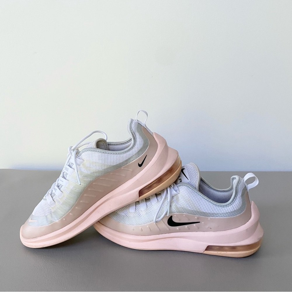 Women’s Size 8 Nike White and Pink Chunky Sneakers - Picture 5 of 7